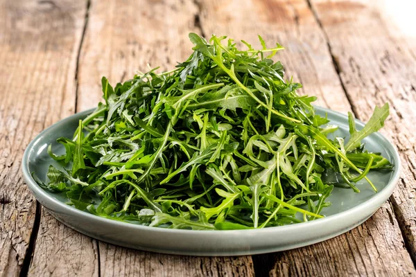 Färsk Ruccola Blad Träskål Rucola Ruccola Rucola Trä Gammal Bakgrund — Stockfoto