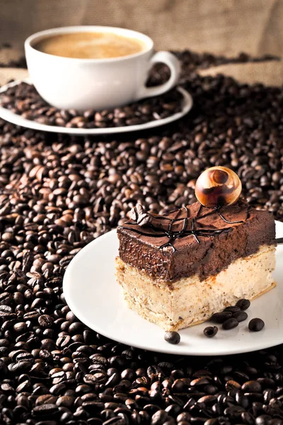 Pastel Chocolate Mesa Madera Con Una Taza Café —  Fotos de Stock