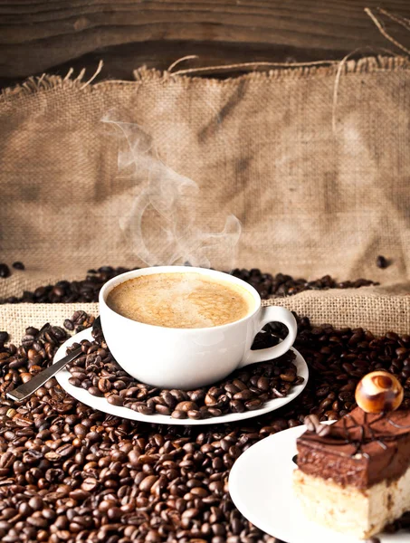 Kopp Kaffe Och Kaka Kaffebönor — Stockfoto