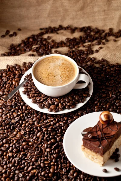Schokoladenkuchen Auf Holztisch Mit Kaffeetasse — Stockfoto