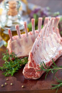 Kuzu pirzolası, kapat.