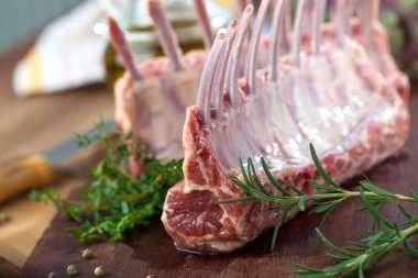 Kuzu pirzolası, kapat.