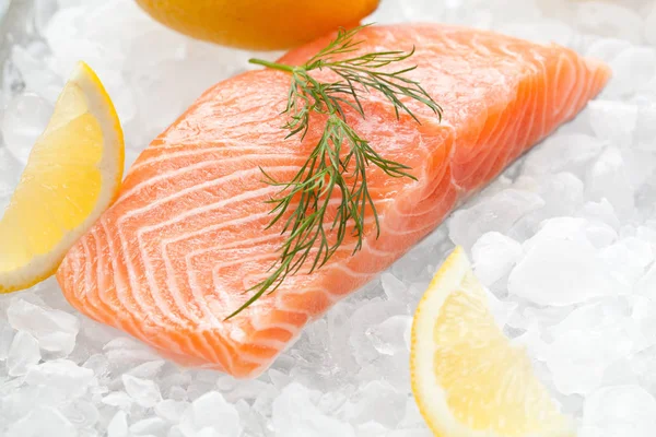 Salmone Fresco Sul Ghiaccio — Foto Stock