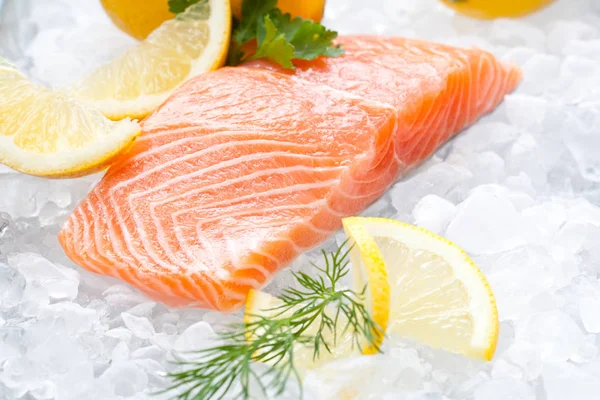 Frischer Lachs Auf Eis — Stockfoto