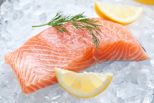 Salmone Fresco Sul Ghiaccio — Foto Stock