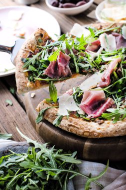 Taze Rucola Pizza parma jambonu ile