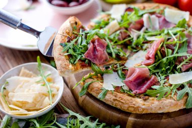 Taze Rucola Pizza parma jambonu ile