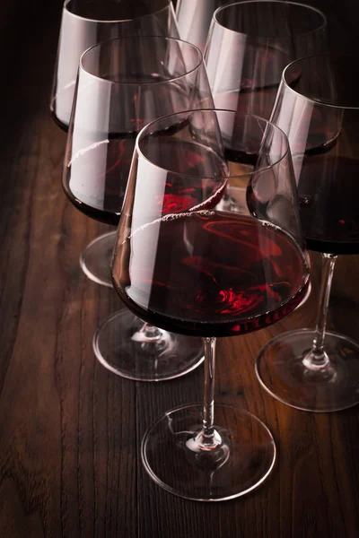 Red Wine Glass Dark Wooden Table — Stock Photo, Image