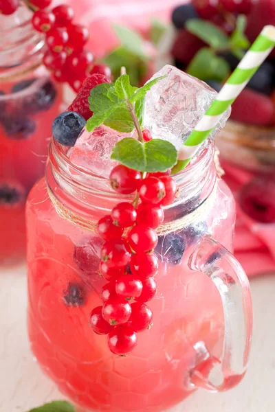 Summer Berry Drink Citronnade Framboise Mûre Citron Menthe Pot Maçon — Photo