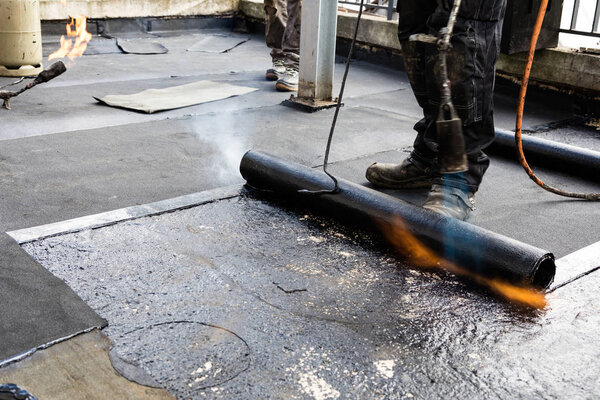 Установка плоской крыши. Обогрев и плавление битумной кровли
.