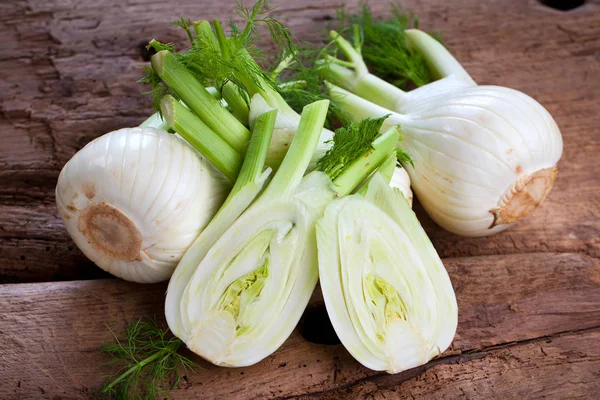 Verse Florence Venkel Bollen Venkel Lamp Houten Achtergrond Gezond Voordelen — Stockfoto