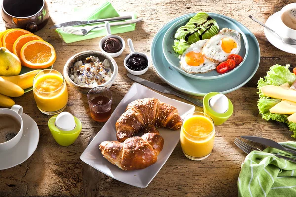 Hausgemachtes Leckeres Amerikanisches Frühstück Auf Dunklem Holztisch — Stockfoto