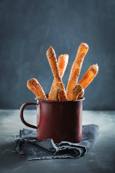 Grissini Tradiční Italský Slané Chlebové Tyčinky Sypané Mákem — Stock fotografie