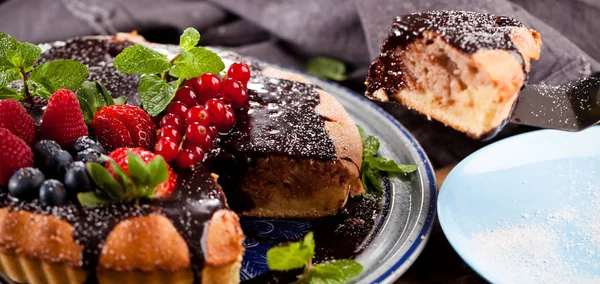 Fresh Tasty Chocolate Cake Berries — Stock Photo, Image