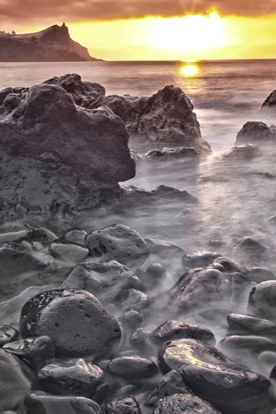 Sea Waves Lash Line Impact Rock Beach — Stock Photo, Image