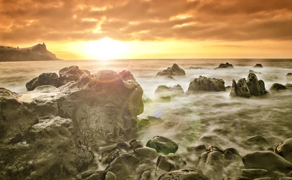 Sea Waves Lash Line Impact Rock Beach — Stock Photo, Image