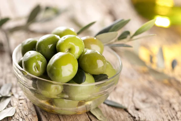 Fresh Olives Olive Oil Rustic Wooden Background — Stock Photo, Image