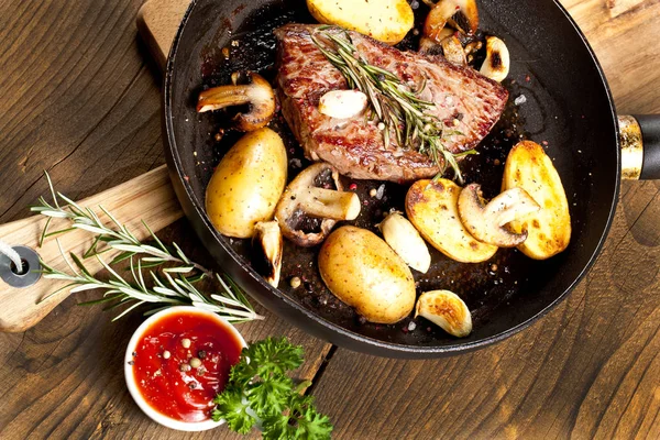 Grilled Black Angus Steak Striploin Frying Cast Iron Grill Pan — Stock Photo, Image