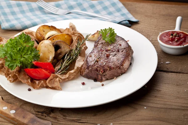 Vue Aérienne Délicieux Steak Boeuf Grillé Avec Pommes Terre Rôties — Photo