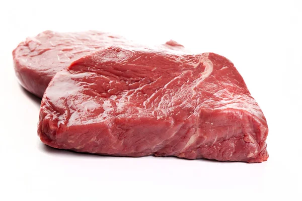 Steaks Bœuf Aux Épices Isolés Sur Fond Blanc — Photo
