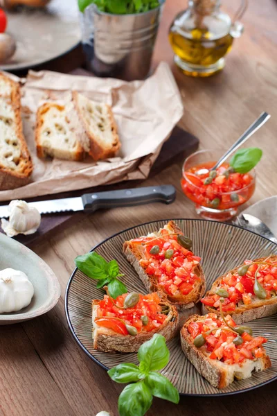 Concepto Cocina Italiana Bruschettas Con Pesto Tomates — Foto de Stock
