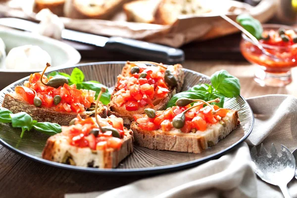 Concetto Cucina Italiana Bruschette Pesto Pomodori — Foto Stock