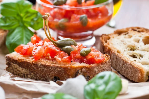 Concetto Cucina Italiana Bruschette Pesto Pomodori — Foto Stock