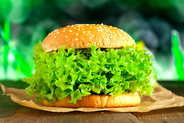 Veggie Burger Mit Salat Und Gemüsekonzept — Stockfoto