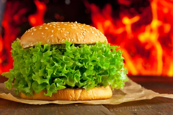 Veggie Burger Mit Salat Und Gemüsekonzept — Stockfoto