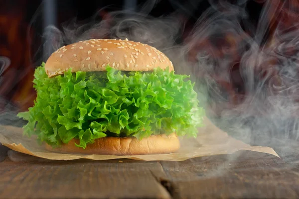 Veggie Burger Mit Salat Und Gemüsekonzept — Stockfoto