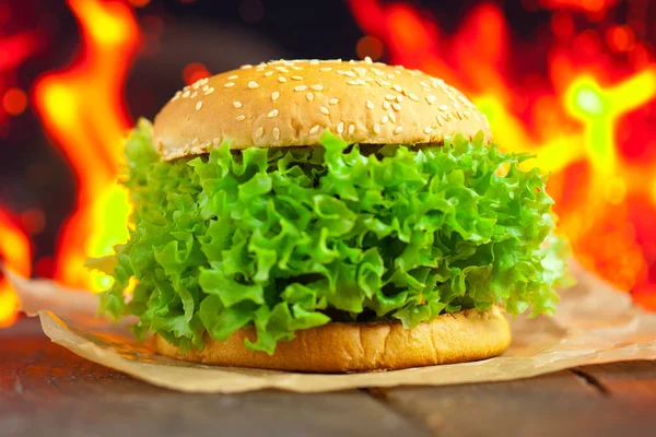 Veggie Burger Mit Salat Und Gemüsekonzept — Stockfoto