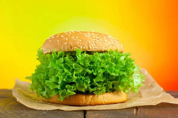 Veggie Burger Mit Salat Und Gemüsekonzept — Stockfoto