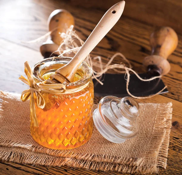 Honning Med Træ Honning Dipper Træbord - Stock-foto