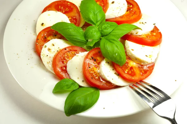 Assiette Salade Caprese Classique Saine Aux Tomates Mûres Fromage Mozzarella — Photo