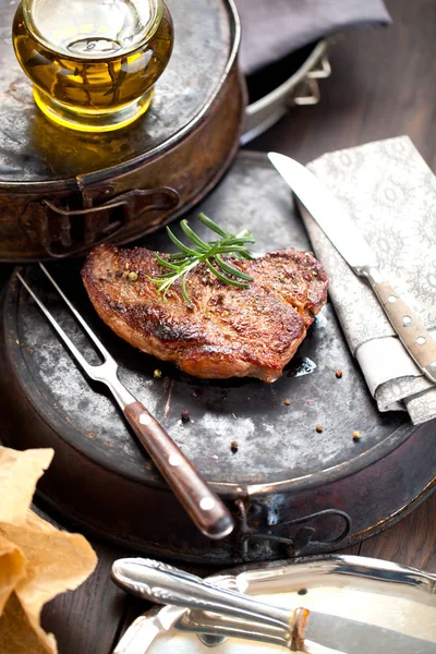 Frisches Saftiges Mittelseltenes Rindfleisch Grillsteak Grillfleisch Aus Nächster Nähe — Stockfoto