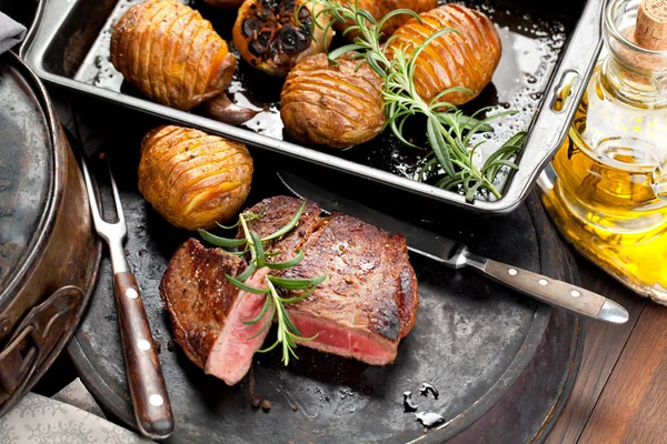 Frisches Saftiges Mittelseltenes Rindfleisch Grillsteak Grillfleisch Aus Nächster Nähe — Stockfoto