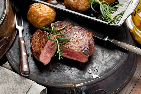 Fresh Juicy Medium Rare Beef Grillsteak Barbecue Meat Close — Stock Photo, Image