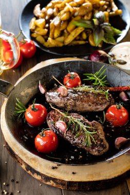 Bir fileto biftek yemek fotoğraf tarifi fikir pişirme