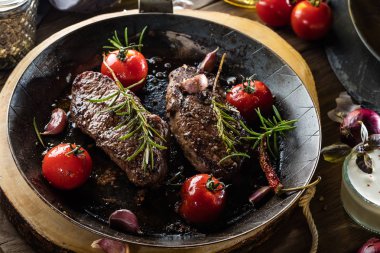 Bir fileto biftek yemek fotoğraf tarifi fikir pişirme