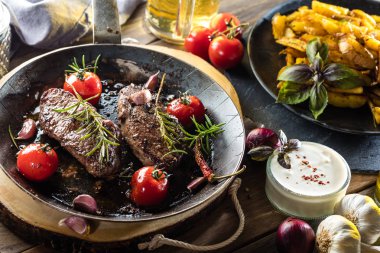 Bir fileto biftek yemek fotoğraf tarifi fikir pişirme