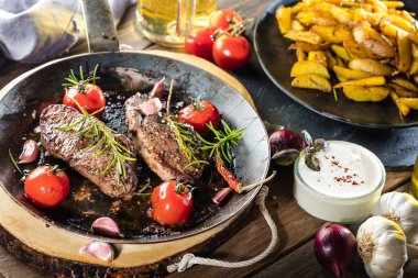 Bir fileto biftek yemek fotoğraf tarifi fikir pişirme