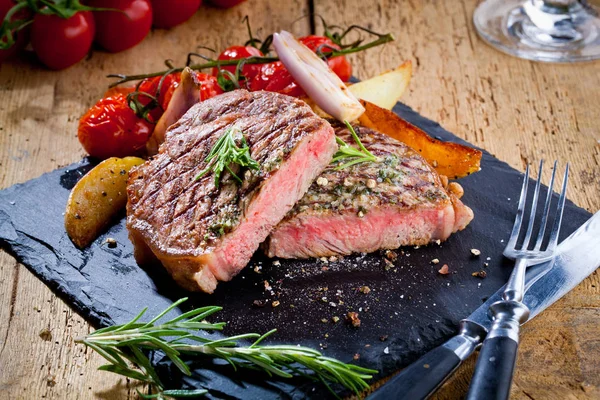 Sliced Grilled Meat Barbecue Steak Striploin Knife Fork Carving Set — Stock Photo, Image