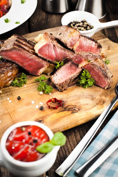 Gegrilltes Ribeye Beef Steak Kräuter Und Gewürze Ansicht Von Oben — Stockfoto