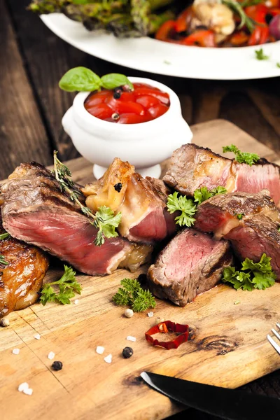 Gegrilltes Ribeye Beef Steak Kräuter Und Gewürze Ansicht Von Oben — Stockfoto