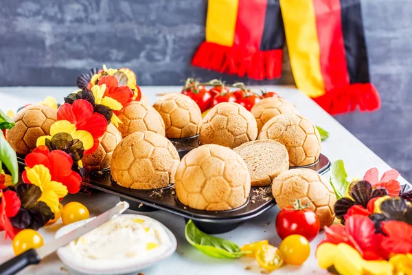 Café Manhã Com Xícara Café Guirlanda Alemã Pão Forma Bola — Fotografia de Stock