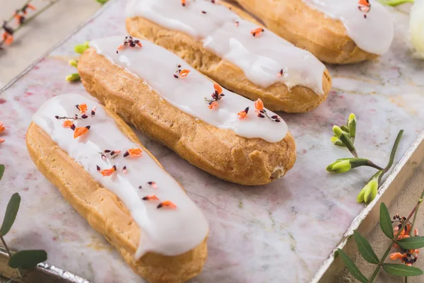 Eclares Bolo Caseiros Eclairs Tradicionais Profitroles Clássico Eclairs Francês — Fotografia de Stock