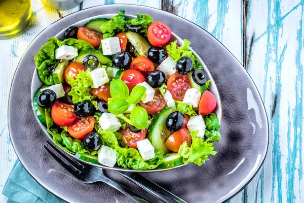 Färska Grönsaker Grekisk Sallad Hälsosam Mat Trä Bakgrund — Stockfoto