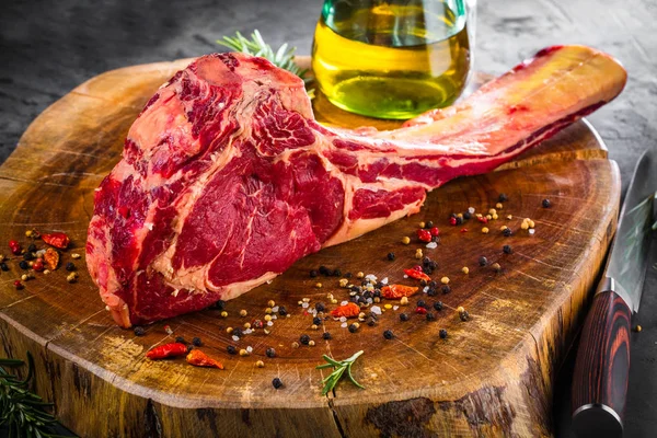 Dry Aged Raw Tomahawk Beef Steak Ingredients Grilling — Stock Photo, Image