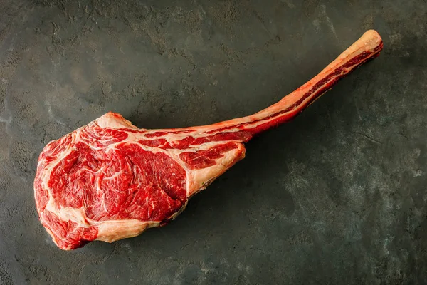 Steak Daging Sapi Tomahawk Mentah Yang Sudah Basi Dengan Bahan — Stok Foto