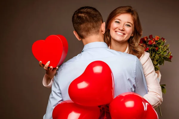 Young Couple Heart Shaped Red Balloons Grey Wall — Stock Photo, Image